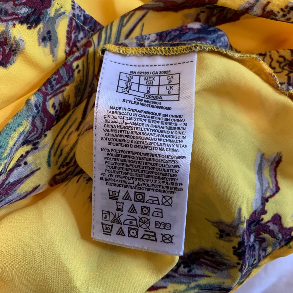 Guess Top - Size Small - Picture 7 of 7